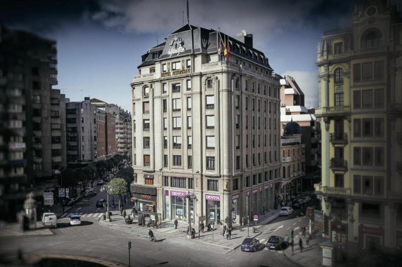 Occidental León Alfonso V Leão Exterior foto