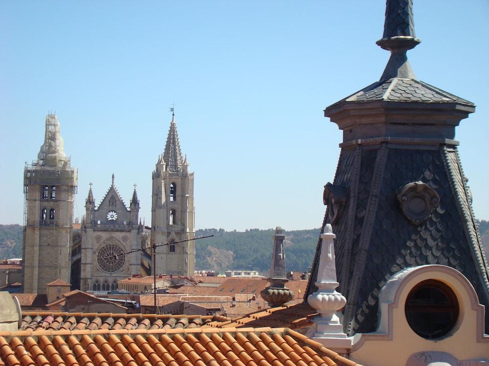 Occidental León Alfonso V Leão Exterior foto